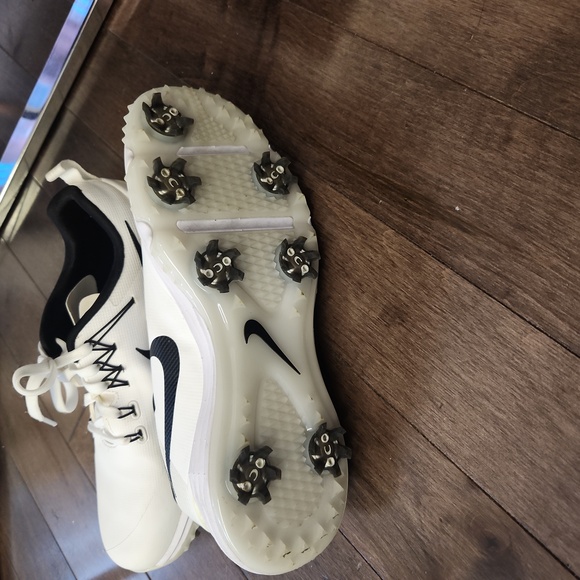 Nike White Football Shoes For Women - Picture 3 of 4